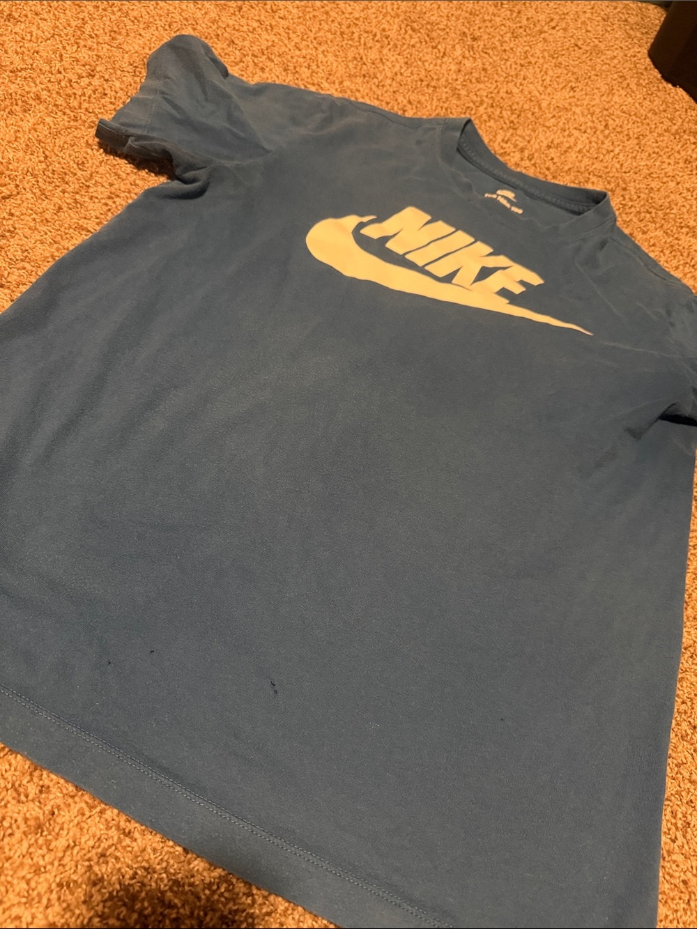 Nike swoosh tee (M)